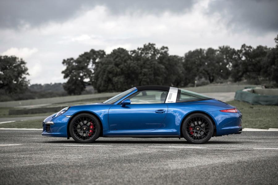  Porsche 911 Targa 4 GTS 2015 года  (фото 9 из 17)